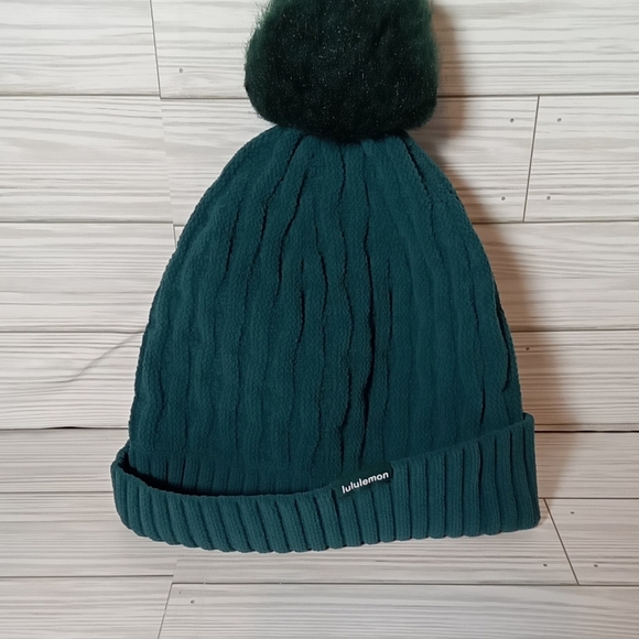 Lululemon cable knit pom beanie storm teal color S/M women's - Picture 1 of 6